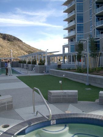 Jacuzzi & Putting Green